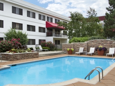 outdoor pool - hotel embassy suites detroit metro airport - romulus, united states of america