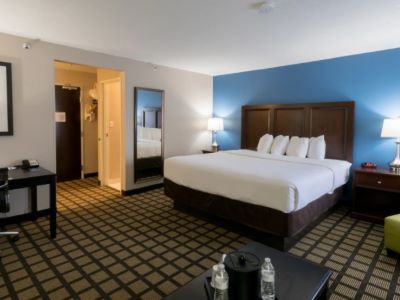 bedroom - hotel baymont inn and suites detroit romulus - romulus, united states of america