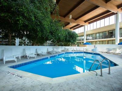 outdoor pool - hotel wyndham garden detroit metro airport - romulus, united states of america