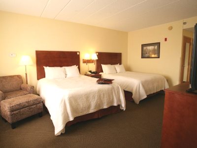 bedroom 1 - hotel hampton inn and suites bemidji - bemidji, united states of america