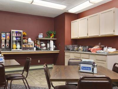 breakfast room - hotel travelodge by wyndham motel of st cloud - saint cloud, united states of america