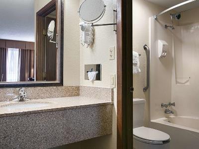 bathroom - hotel best western center pointe inn - branson, united states of america