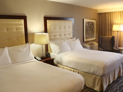 bedroom - hotel hilton kansas city airport - kansas city, missouri, united states of america