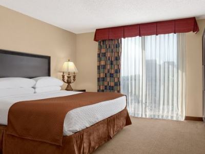 bedroom - hotel embassy suites kansas city plaza - kansas city, missouri, united states of america