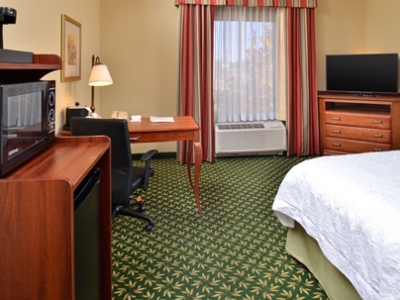 bedroom 1 - hotel hampton inn kansas city northeast - kansas city, missouri, united states of america