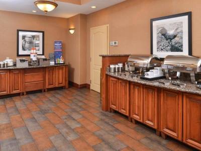 breakfast room - hotel hampton inn kansas city northeast - kansas city, missouri, united states of america