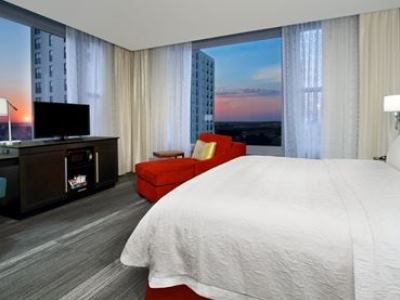 bedroom 2 - hotel hampton inn downtown financial district - kansas city, missouri, united states of america