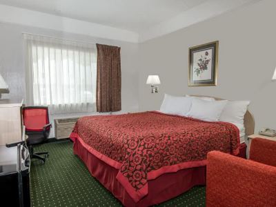 bedroom - hotel days inn wyndham kansas cty intl airport - kansas city, missouri, united states of america