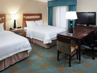 bedroom 3 - hotel hampton inn saint louis at forest park - saint louis, united states of america