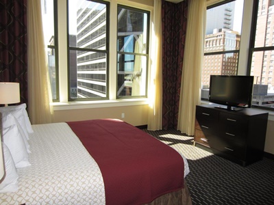bedroom - hotel embassy suites st louis - downtown - saint louis, united states of america
