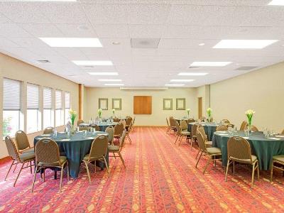 conference room - hotel days inn suites st. louis/westport plaza - saint louis, united states of america