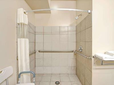 bathroom - hotel days inn by wyndham downtown st. louis - saint louis, united states of america