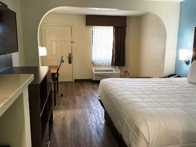 bedroom - hotel baymont by wyndham biloxi/ocean springs - biloxi, united states of america