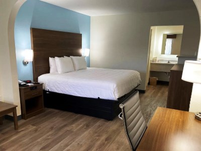 bedroom 1 - hotel baymont by wyndham biloxi/ocean springs - biloxi, united states of america