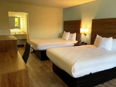 bedroom 2 - hotel baymont by wyndham biloxi/ocean springs - biloxi, united states of america