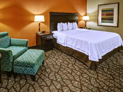bedroom 2 - hotel hampton inn asheville tunnel road - asheville, united states of america
