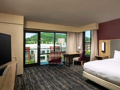 bedroom 2 - hotel hilton asheville biltmore park - asheville, united states of america