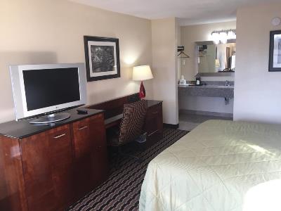 bedroom 1 - hotel days inn charlotte airport north - charlotte, north carolina, united states of america