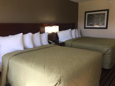 bedroom 2 - hotel days inn charlotte airport north - charlotte, north carolina, united states of america