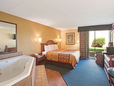 bedroom 3 - hotel days inn woodlawn near carowinds - charlotte, north carolina, united states of america