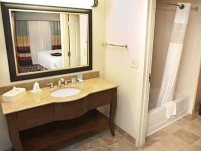 bathroom - hotel hampton inn and suites durham/north i-85 - durham, north carolina, united states of america