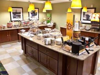 breakfast room - hotel hampton inn and suites durham/north i-85 - durham, north carolina, united states of america