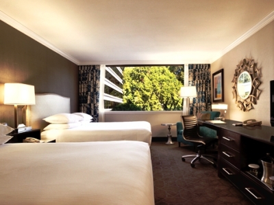 bedroom 2 - hotel hilton durham near duke university - durham, north carolina, united states of america