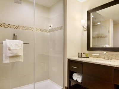 bathroom - hotel embassy suites fayetteville fort bragg - fayetteville, north carolina, united states of america