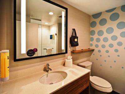 bathroom - hotel tru by hilton north platte - north platte, united states of america