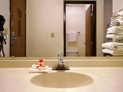 bathroom - hotel super 8 by wyndham york - york, nebraska, united states of america