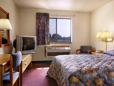 bedroom - hotel super 8 by wyndham york - york, nebraska, united states of america