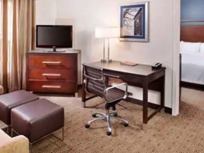 bedroom - hotel homewood suites manchester airport - manchester, new hampshire, united states of america