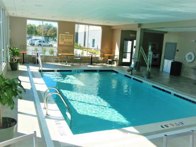 indoor pool - hotel hampton inn and suites/moorestown - mount laurel, united states of america