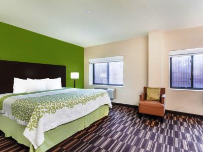 bedroom 1 - hotel days inn and suites jamaica jfk airport - jamaica, united states of america
