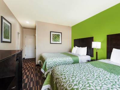 bedroom 4 - hotel days inn and suites jamaica jfk airport - jamaica, united states of america