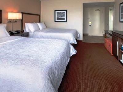 bedroom 1 - hotel hampton inn new york jfk airport - jamaica, united states of america