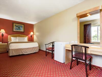bedroom 4 - hotel days inn n suites niagara falls/buffalo - niagara falls, united states of america