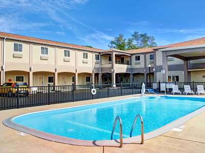 outdoor pool - hotel days inn n suites niagara falls/buffalo - niagara falls, united states of america