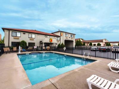 outdoor pool - hotel super 8 by wyndham niagara falls ny - niagara falls, united states of america