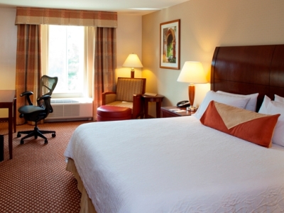 bedroom - hotel hilton garden inn riverhead - riverhead, united states of america