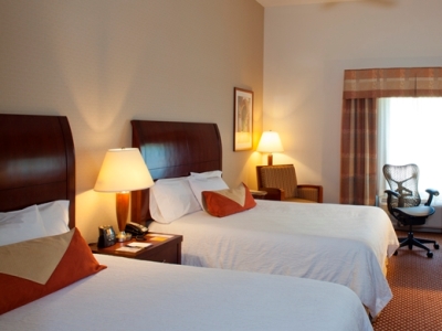 bedroom 2 - hotel hilton garden inn riverhead - riverhead, united states of america