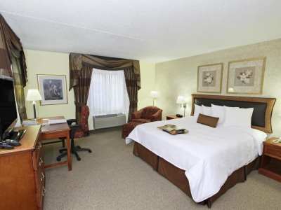 bedroom - hotel hampton inn and suites rockville centre - rockville centre, united states of america