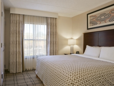 bedroom - hotel embassy suites cleveland beachwood - beachwood, united states of america