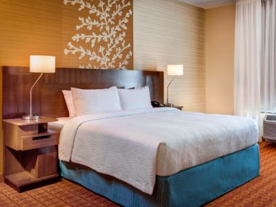 bedroom 1 - hotel fairfield inn and suites cambridge - cambridge, ohio, united states of america