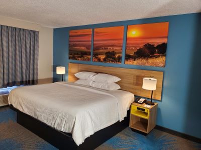 bedroom 2 - hotel days inn by wyndham sandusky/cedar point - sandusky, united states of america