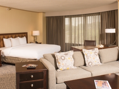 bedroom 1 - hotel doubletree tulsa at warren place - tulsa, united states of america