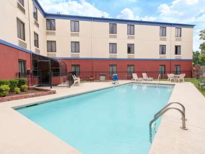 outdoor pool - hotel days inn by wyndham tulsa central - tulsa, united states of america