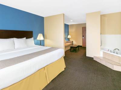 suite - hotel days inn by wyndham tulsa central - tulsa, united states of america