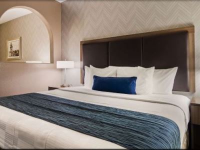 bedroom 1 - hotel best western tulsa inn and suites - tulsa, united states of america