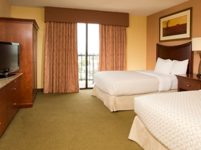 bedroom 1 - hotel embassy suites tulsa i-44 - tulsa, united states of america